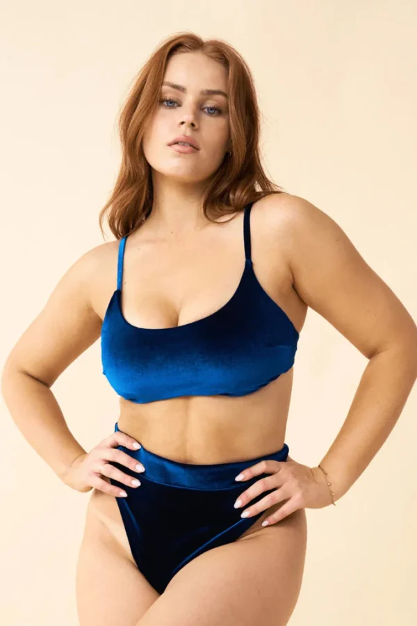 Vetement de poledance Lunalae top May de couleur bleu saphir en velours